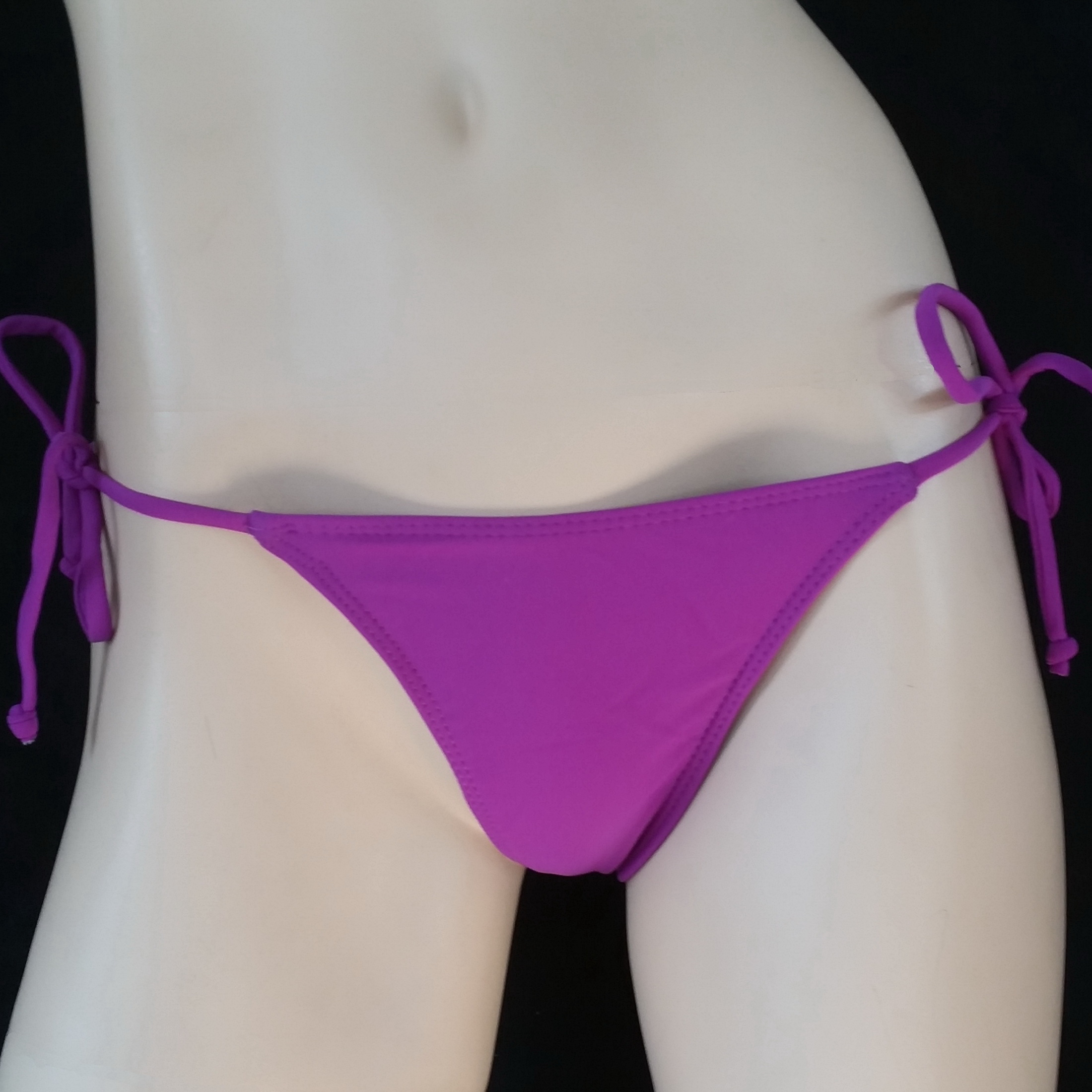 tie-side thong 